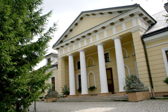 Zespół dworsko-parkowy z XIX wieku w Hawłowicach